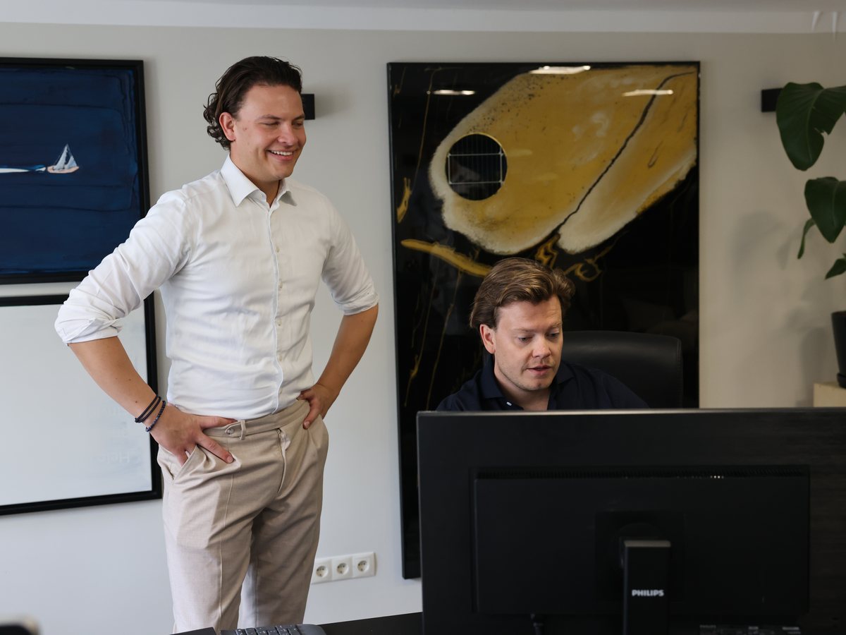 Daan en Noah van Struon werken samen op kantoor